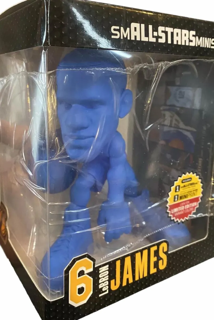 Designer Vinyl>NBA Basketball - LeBron James Los Angeles Lakers (Chase Variant) smAll-Stars Minis 6" Vinyl Figure