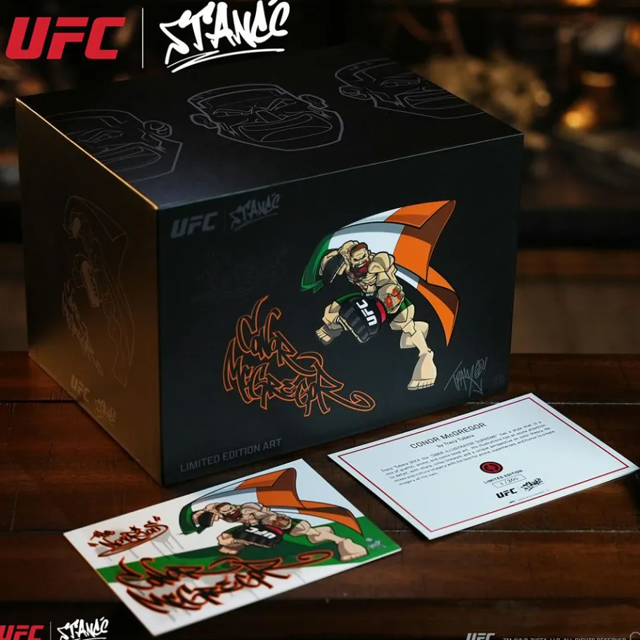Designer Vinyl>UFC - Conor McGregor with Victory Flag Limited Edition 7" Vinyl Figure by Tracy Tubera