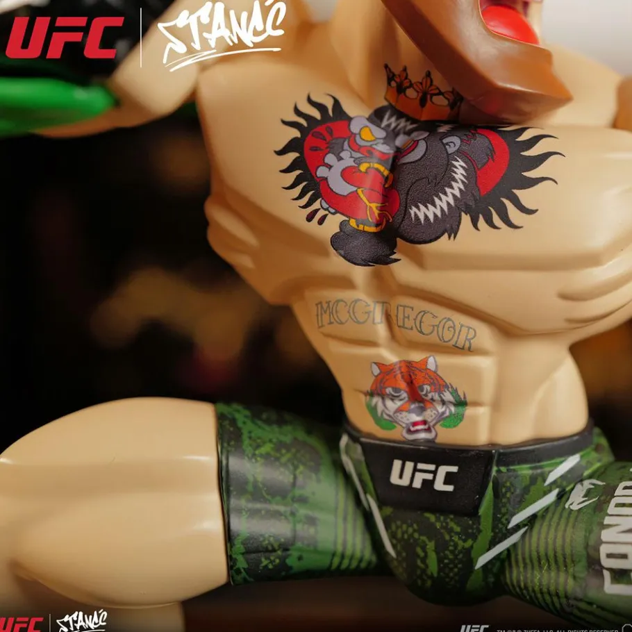 Designer Vinyl>UFC - Conor McGregor with Victory Flag Limited Edition 7" Vinyl Figure by Tracy Tubera
